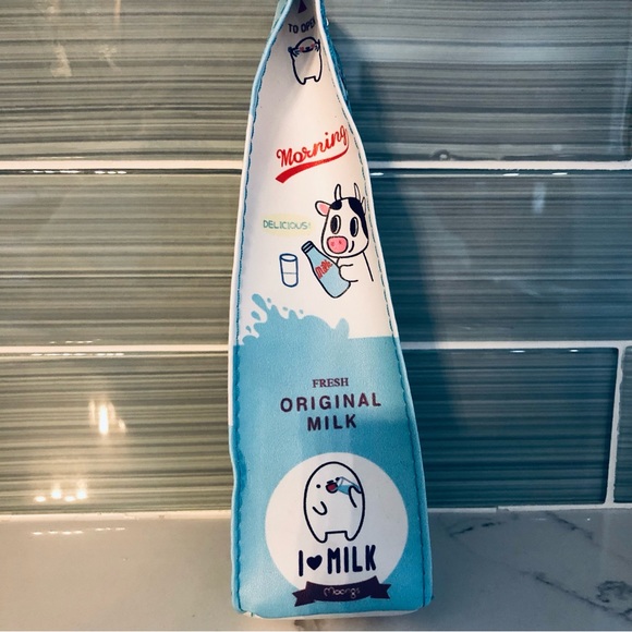 Bundle of 3 Scholastic Books plus Small Pencil Case - Picture 7 of 8